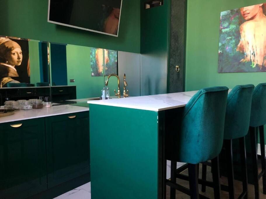 City Center Apartment Near Public Swimming Pool ワルシャワ エクステリア 写真