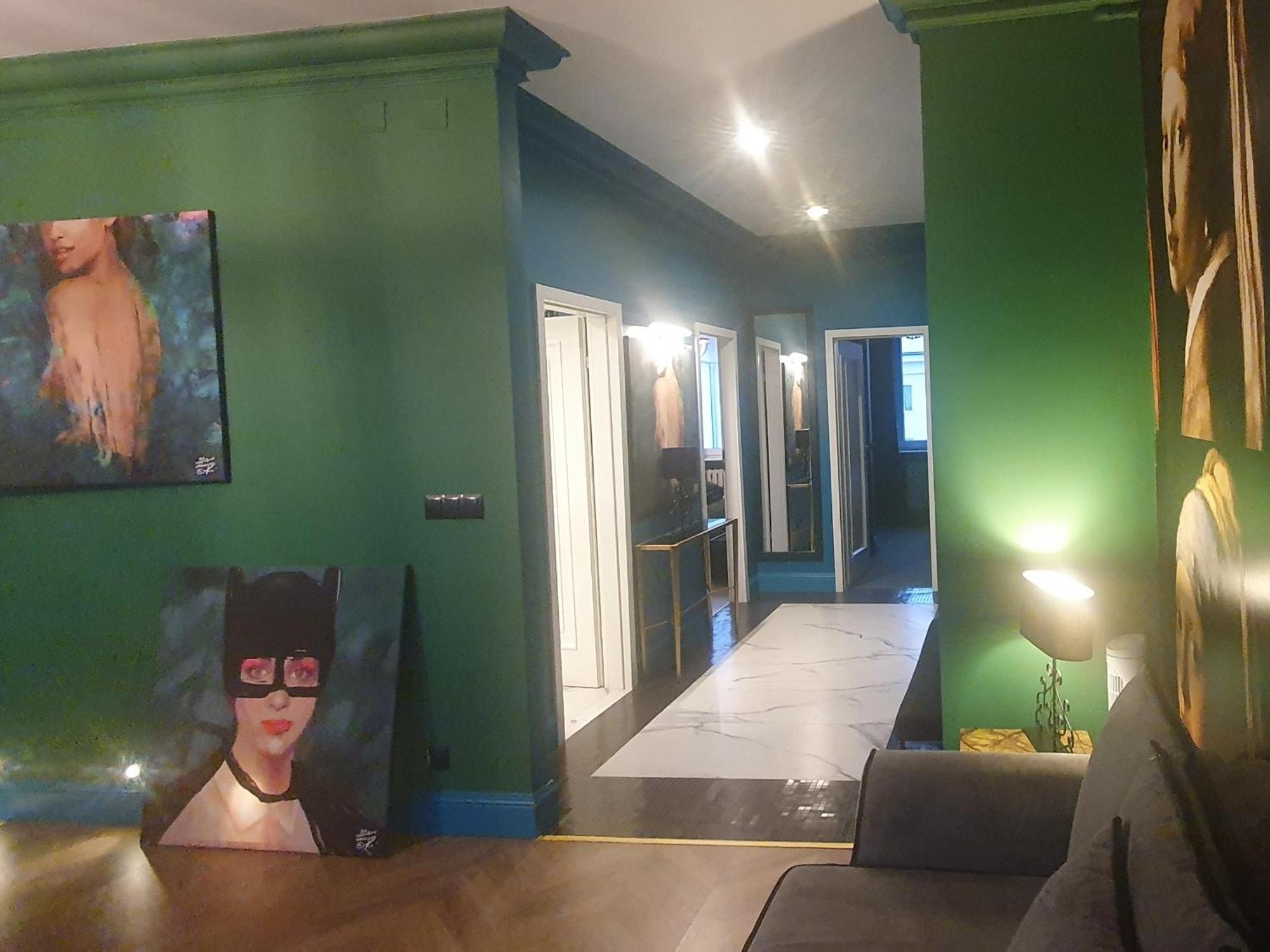 City Center Apartment Near Public Swimming Pool ワルシャワ エクステリア 写真