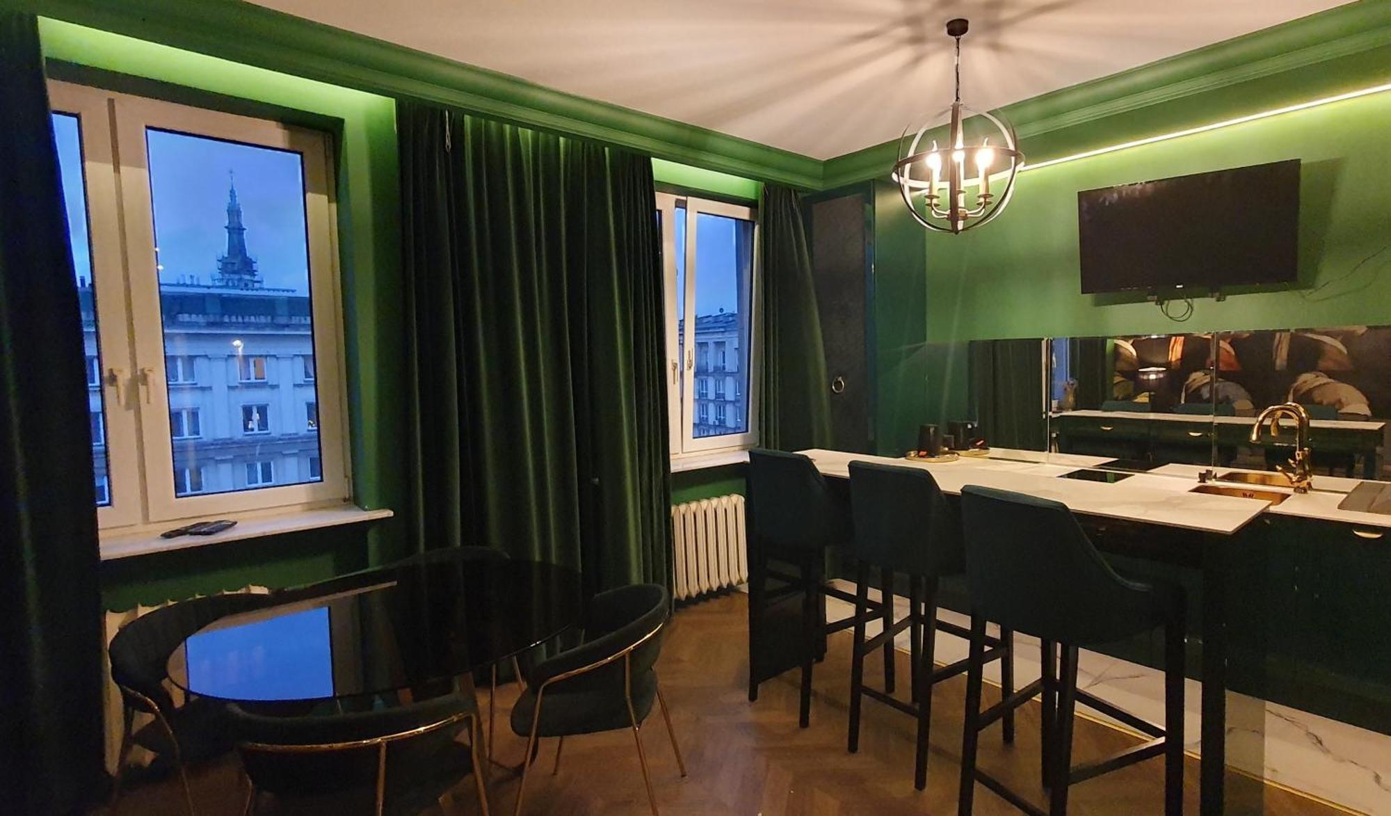 City Center Apartment Near Public Swimming Pool ワルシャワ エクステリア 写真